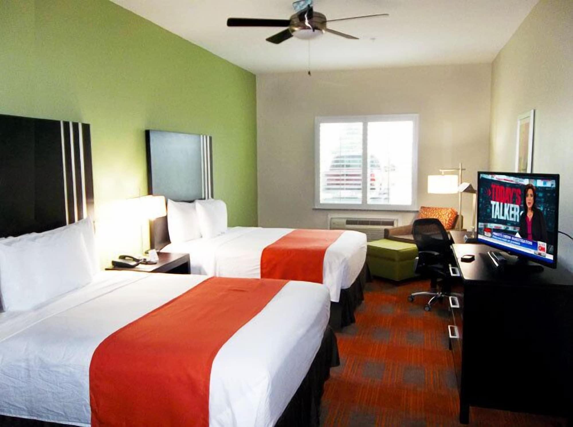 Quality Inn & Suites Victoria East Esterno foto