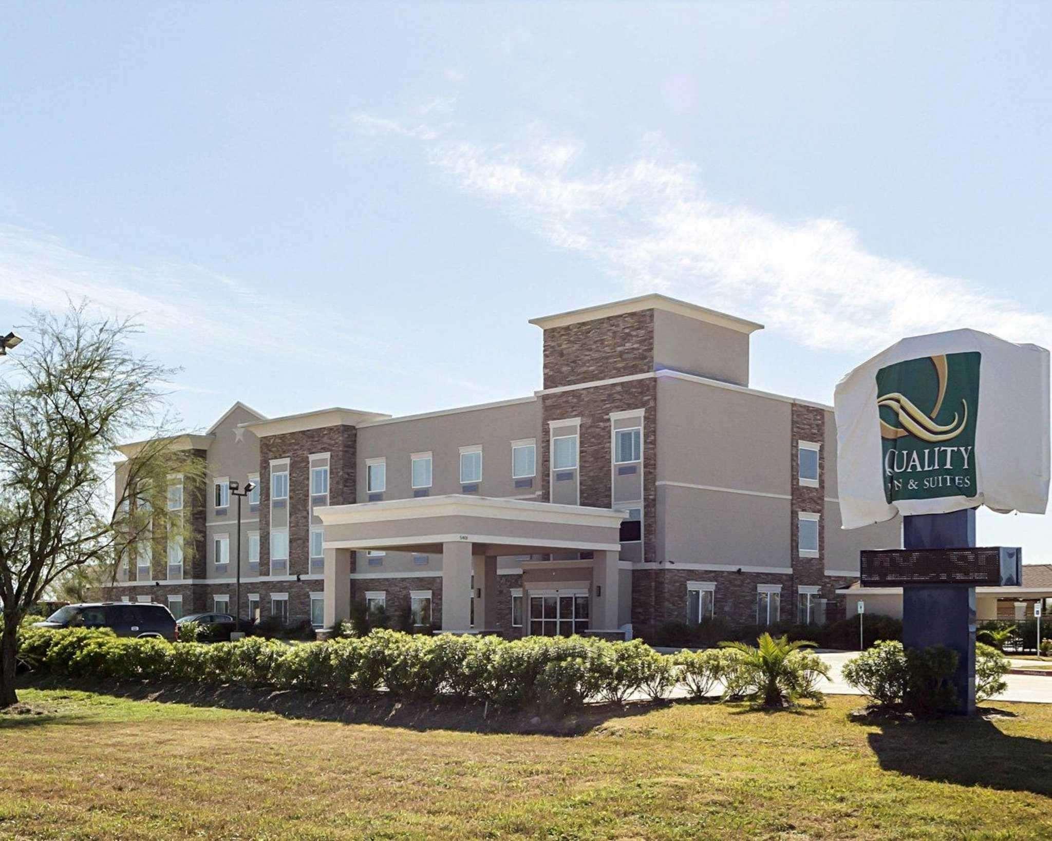 Quality Inn & Suites Victoria East Esterno foto