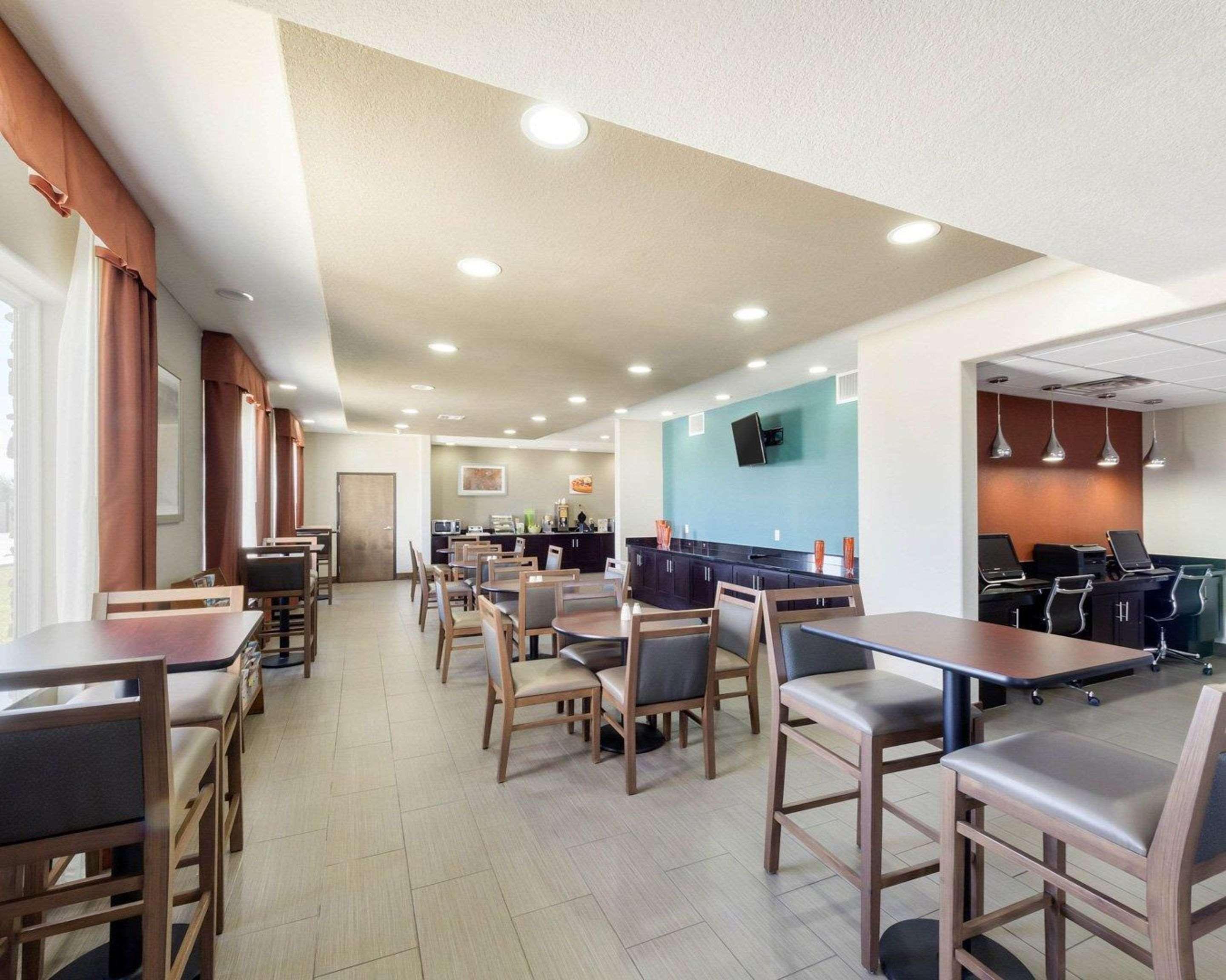Quality Inn & Suites Victoria East Esterno foto