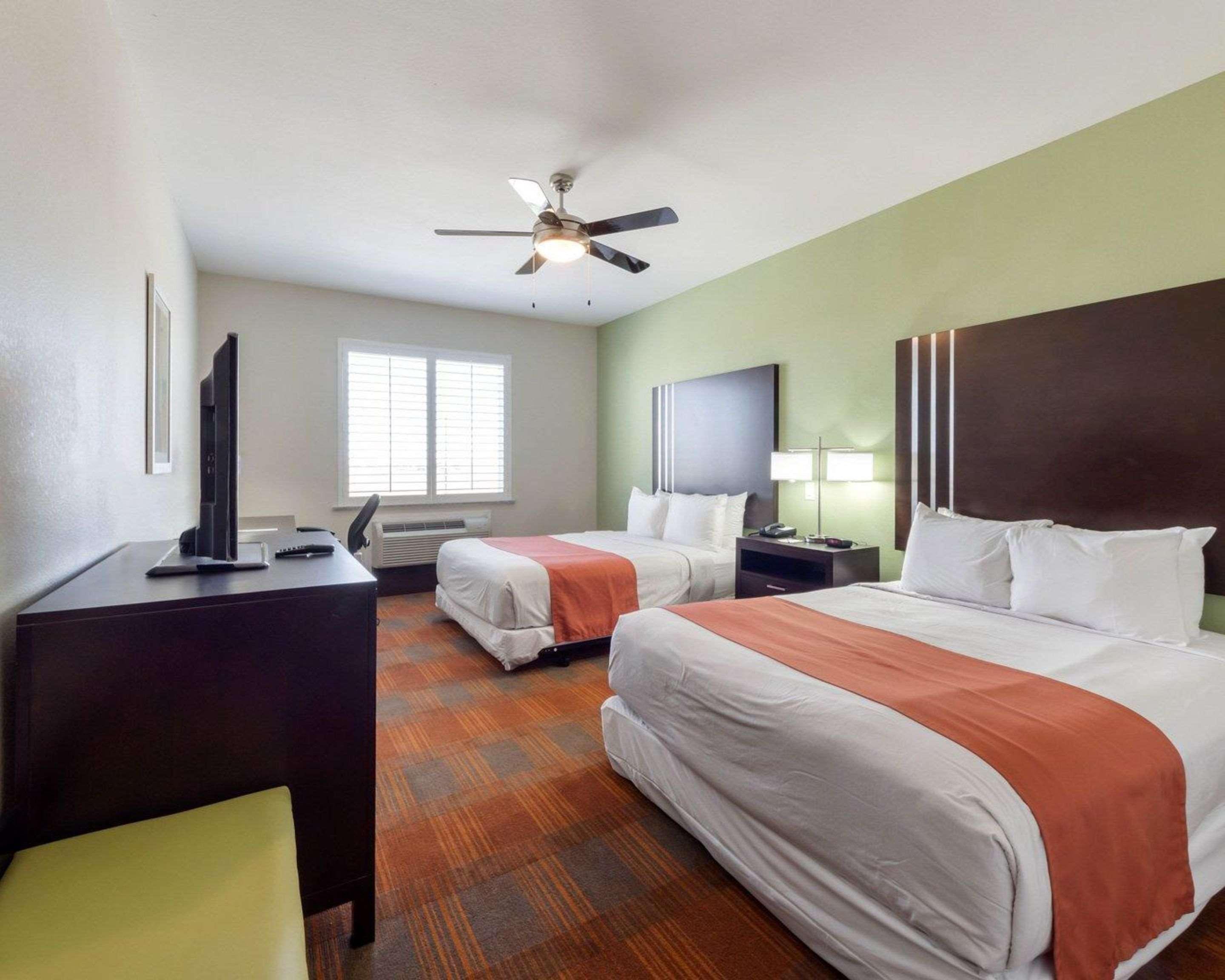 Quality Inn & Suites Victoria East Esterno foto