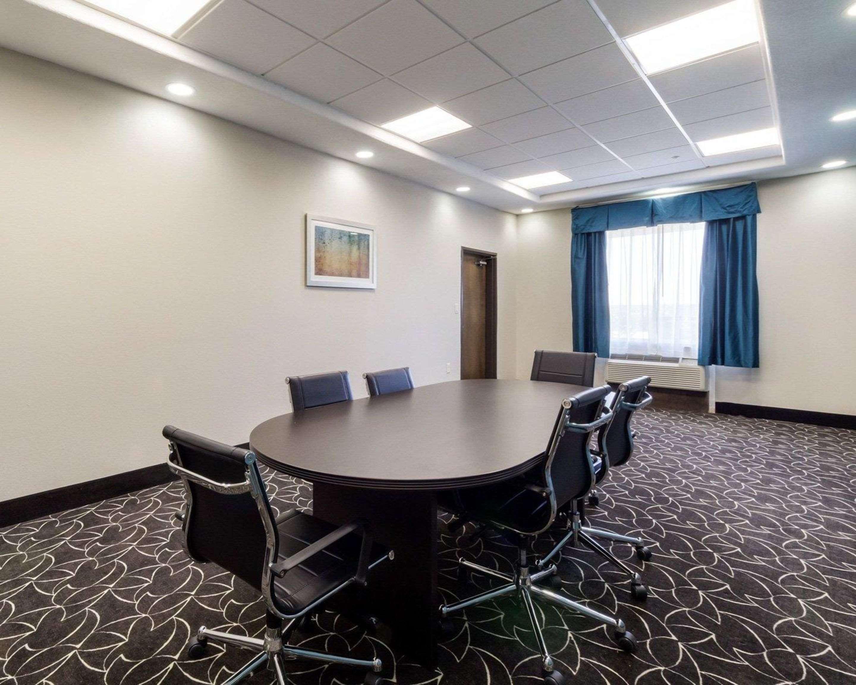 Quality Inn & Suites Victoria East Esterno foto