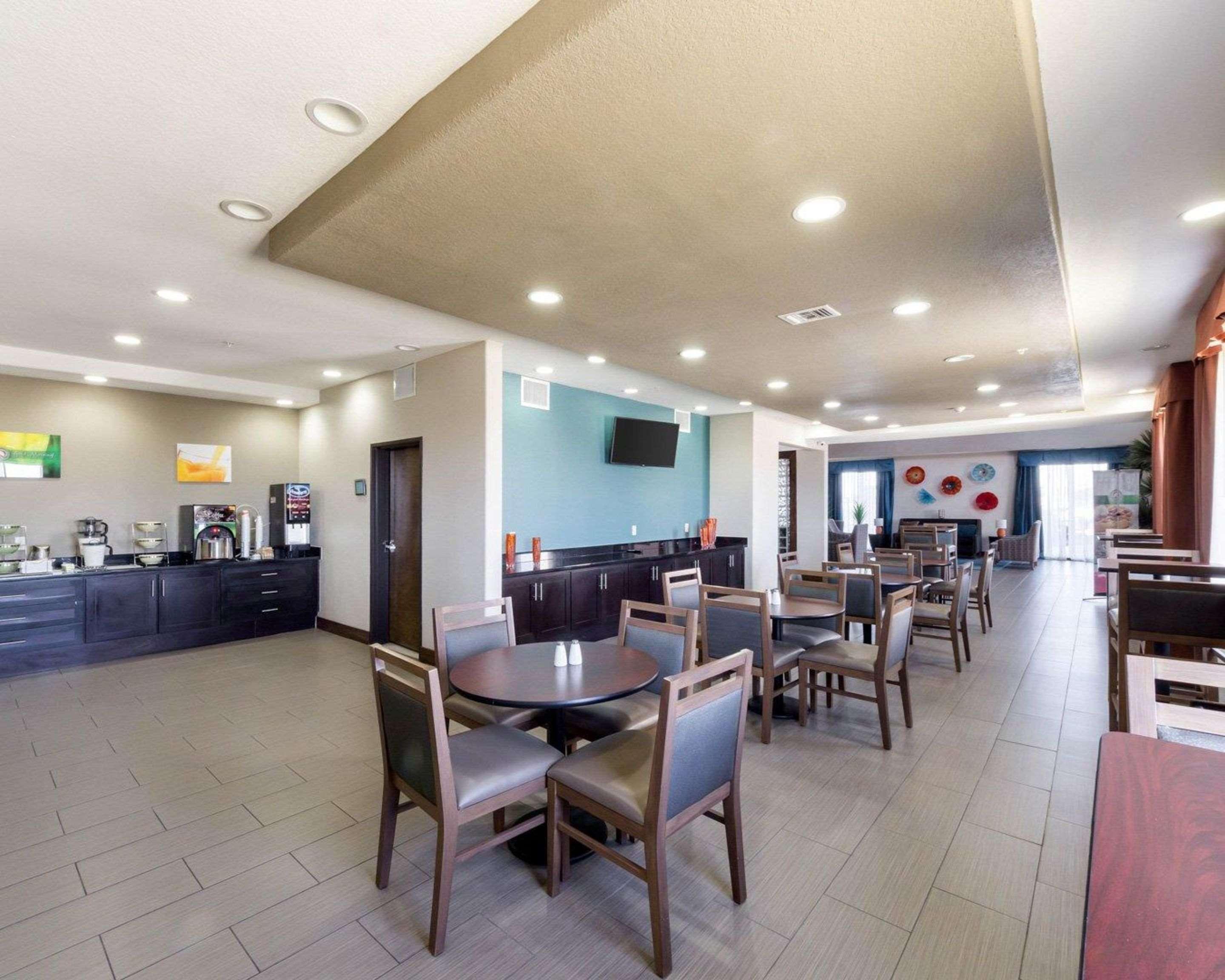 Quality Inn & Suites Victoria East Esterno foto