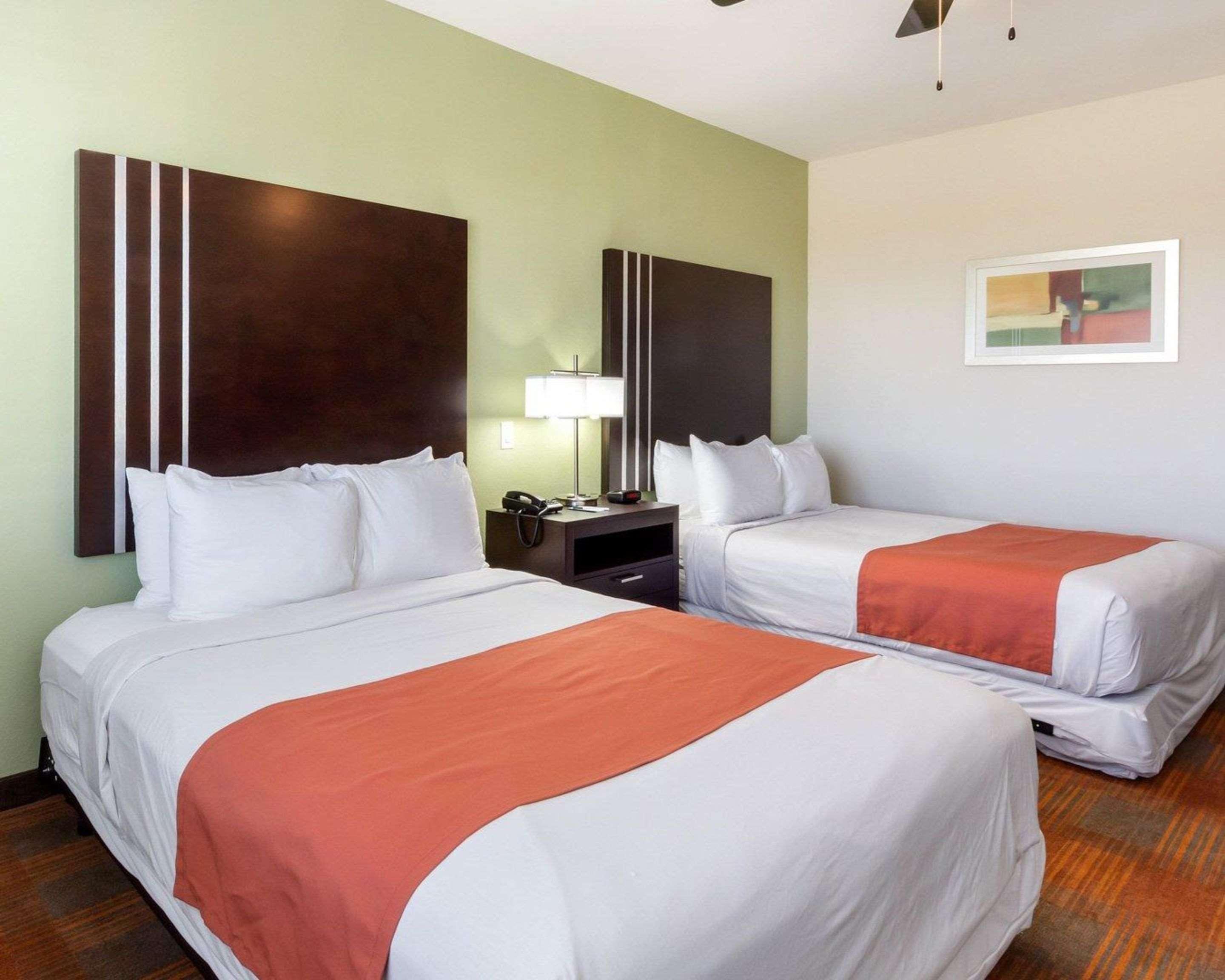 Quality Inn & Suites Victoria East Esterno foto