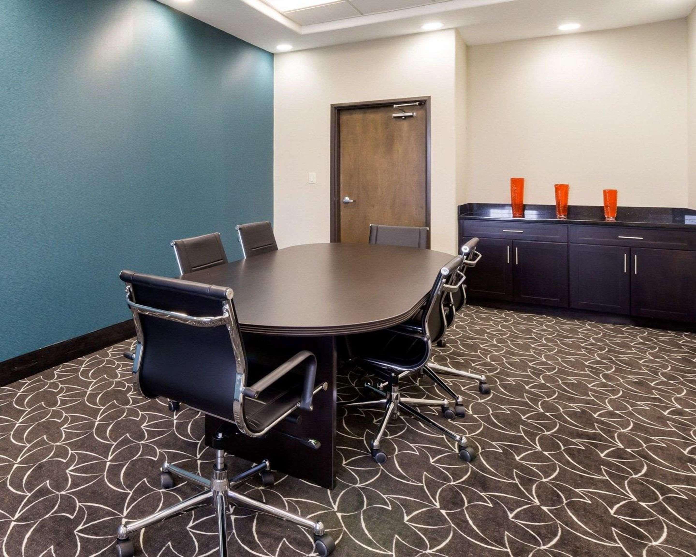 Quality Inn & Suites Victoria East Esterno foto
