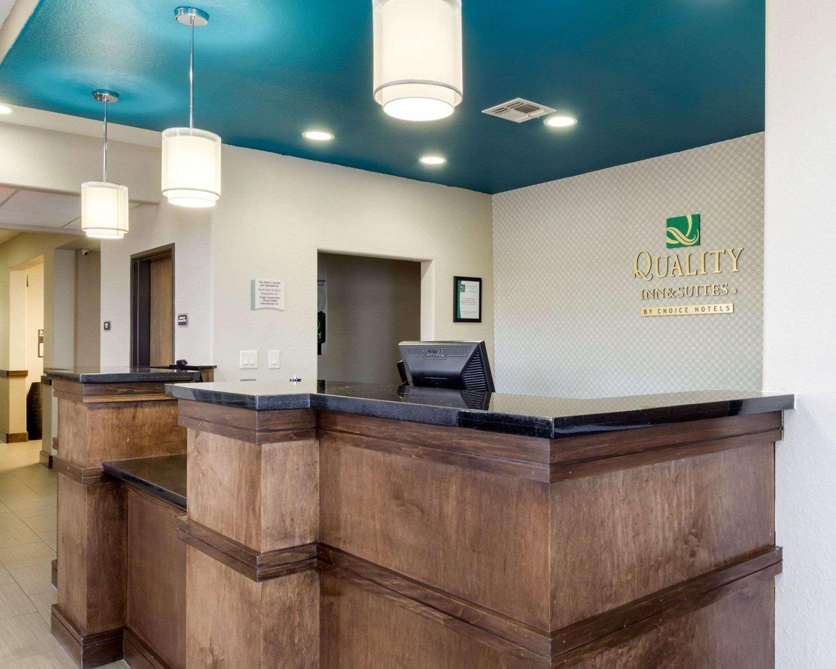Quality Inn & Suites Victoria East Esterno foto