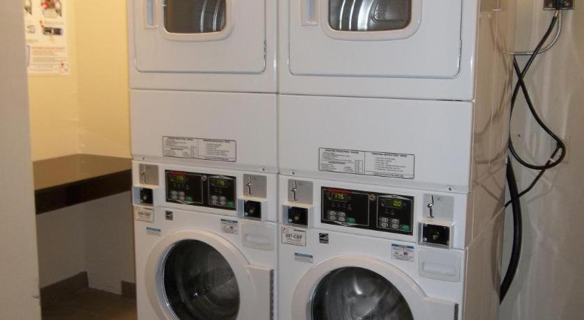 Quality Inn & Suites Victoria East Esterno foto