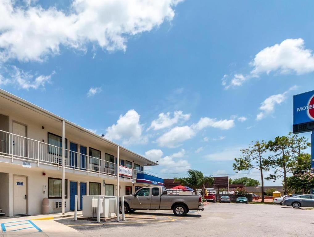 Quality Inn & Suites Victoria East Esterno foto
