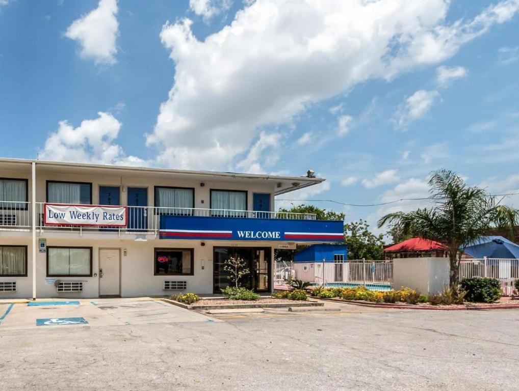 Quality Inn & Suites Victoria East Esterno foto
